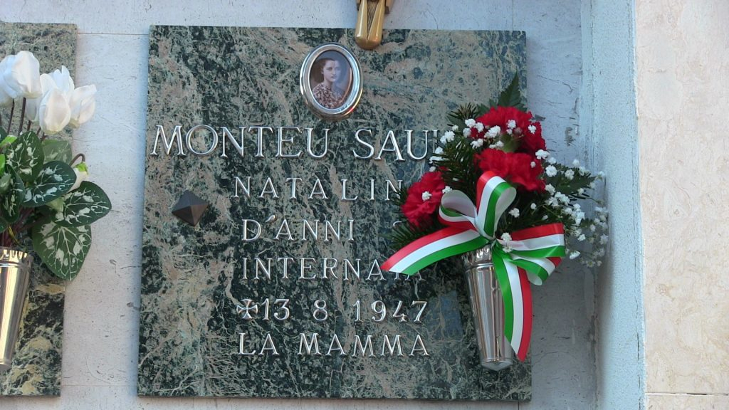 La lapide in ricordo di Natalina Monteu Saulat