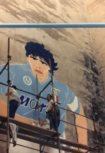 I lavori per la realizzazione del Murales di Maradona dei quartieri Spagnoli, nel 1990.